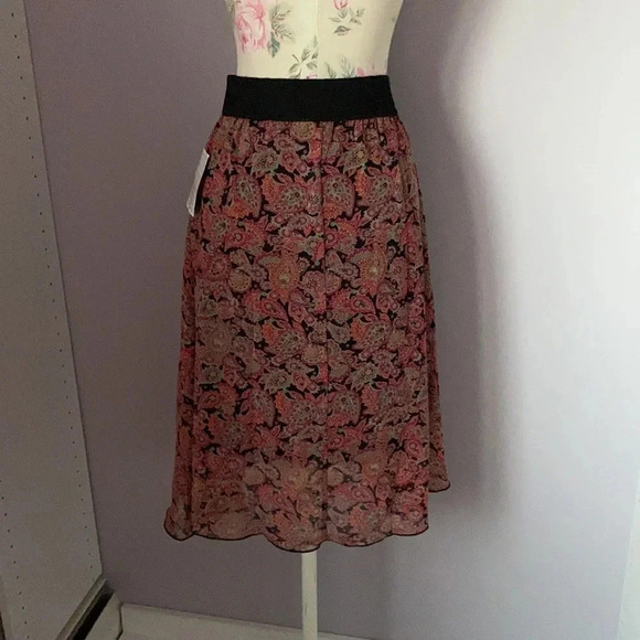 Lularoe Lola printed lined skirt in extra small - Picture 5 of 10